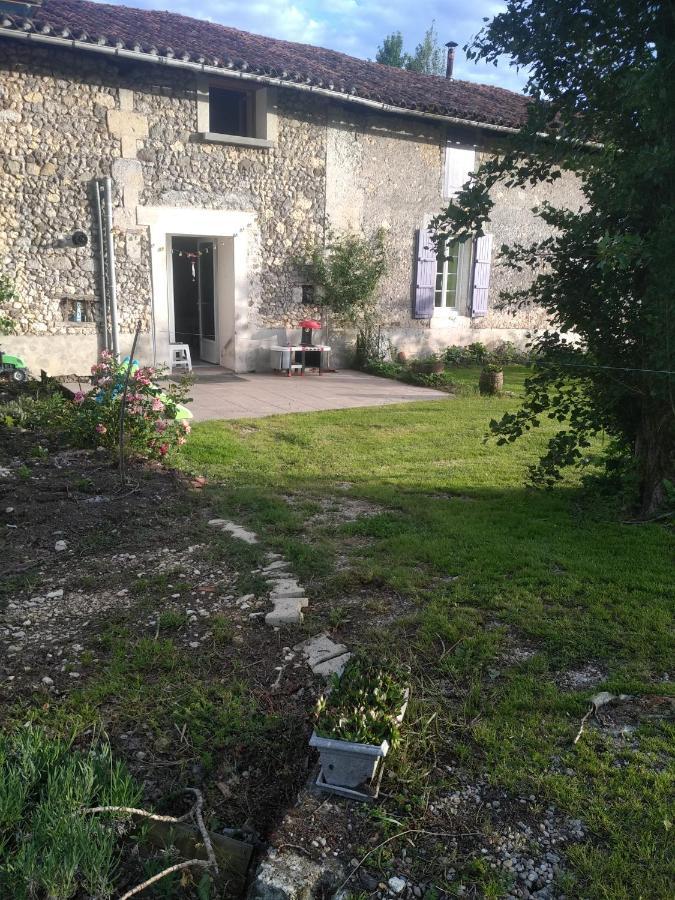 Maison De Campagne A La Ferme Pillac Exterior photo